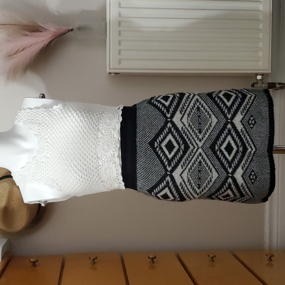 Dynamite Mozaic Pattern Knit Highwaist Skirt-Xs View 3